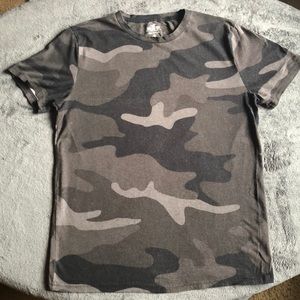Hollister camo t shirt